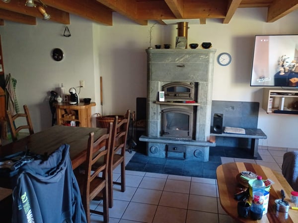 Zwei aneinandergebaute Liegenschaften mit 1139 m2 Grundstück in der Kern- und Landwirtschaftszone 9