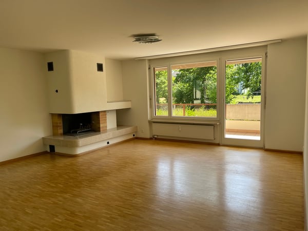 Sonnige 3.5-Zimmer-Eigentumswohnung mit Kamin, Hobbyraum und viel Potenzial 8