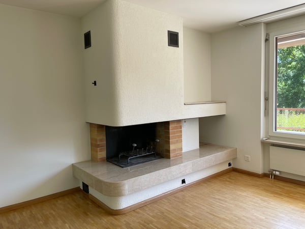 Sonnige 3.5-Zimmer-Eigentumswohnung mit Kamin, Hobbyraum und viel Potenzial 12
