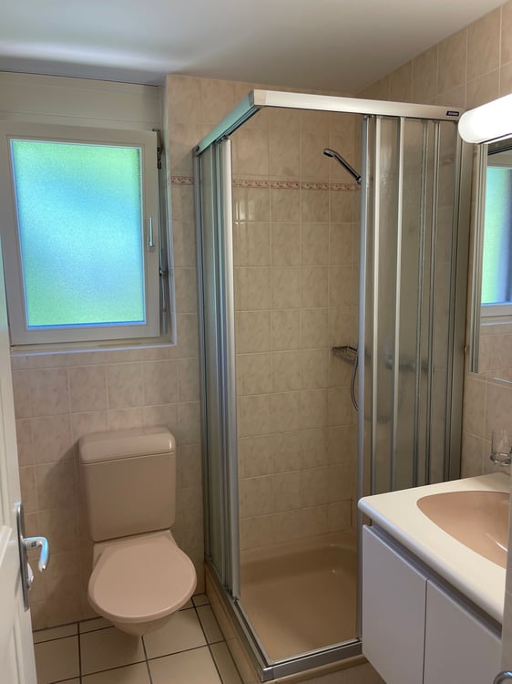 Sonnige 3.5-Zimmer-Eigentumswohnung mit Kamin, Hobbyraum und viel Potenzial 24