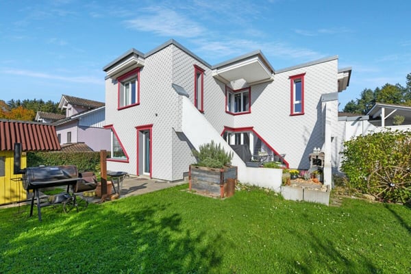 Freistehendes 1.5-Zimmer-Einfamilienhaus mit Gartenidylle und viel Charme 2