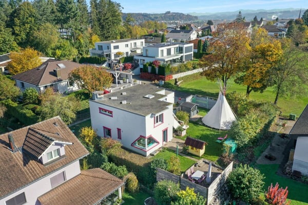 Freistehendes 1.5-Zimmer-Einfamilienhaus mit Gartenidylle und viel Charme 3