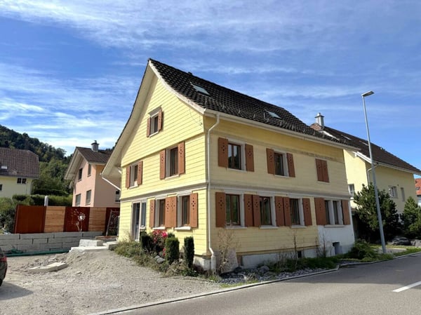 Charmantes Einfamilienhaus mit 1.5 Zimmern in Itaslen 1