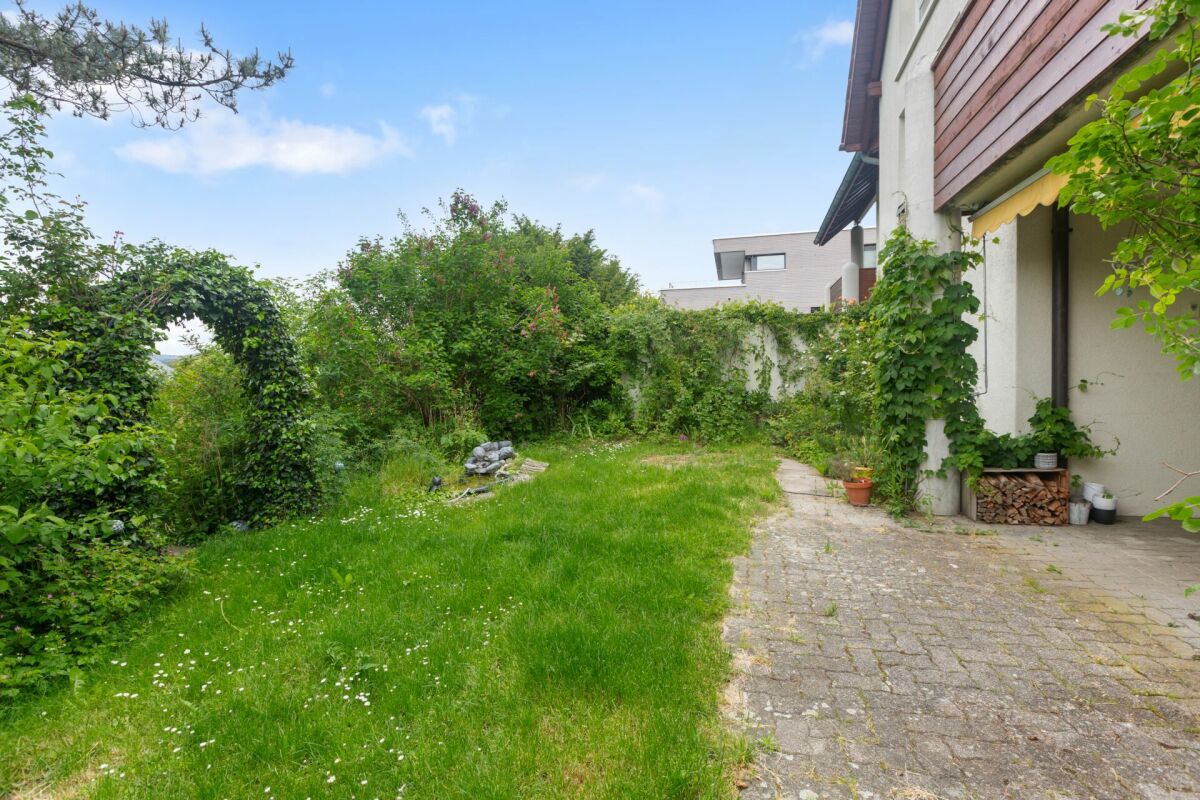 6.5-Zimmer-Haus mit viel Umschwung und Privatsphäre
