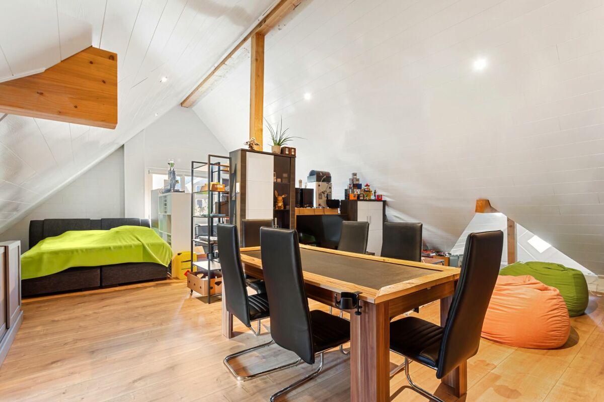 Wohnen mit Charme - neuwertige 4.5-Zimmer-Dachwohnung
