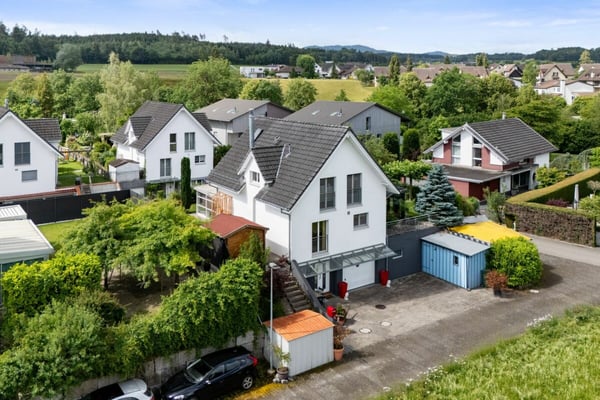 Einfamilienhaus mit gepflegtem Garten und einzigartiger Garage 13