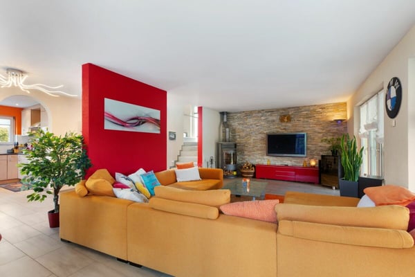 Einfamilienhaus mit gepflegtem Garten und einzigartiger Garage 4