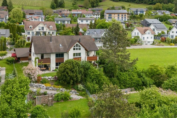 6.5-Zimmer-Haus mit viel Umschwung und Privatsphäre 1
