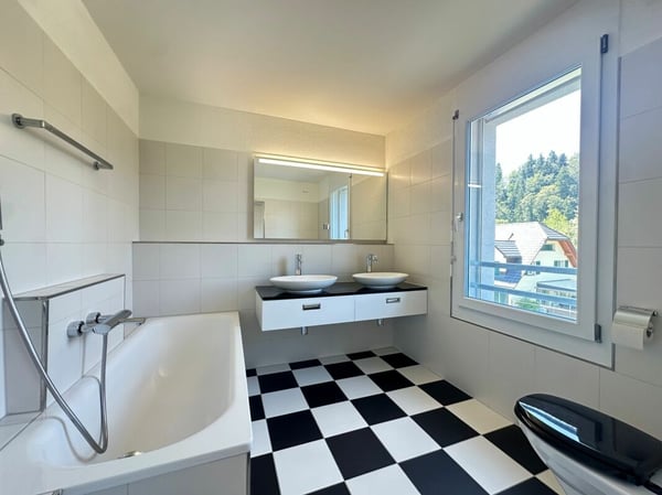 Attraktive 4.5-Zimmer Wohnung mit sonniger Terrasse in 8486 Rikon 9