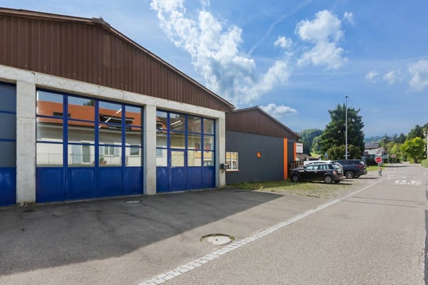 Sofort nutzbar - ausgebaute Gewerbehalle mit Aussenfläche 7