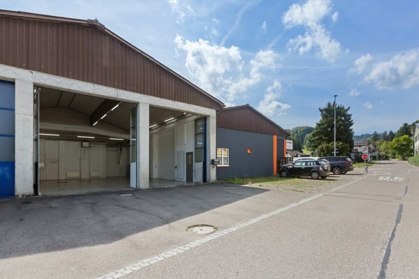 Sofort nutzbar - ausgebaute Gewerbehalle mit Aussenfläche 2
