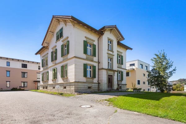 Historische Villa mit Charakter und Raum für Neues 9