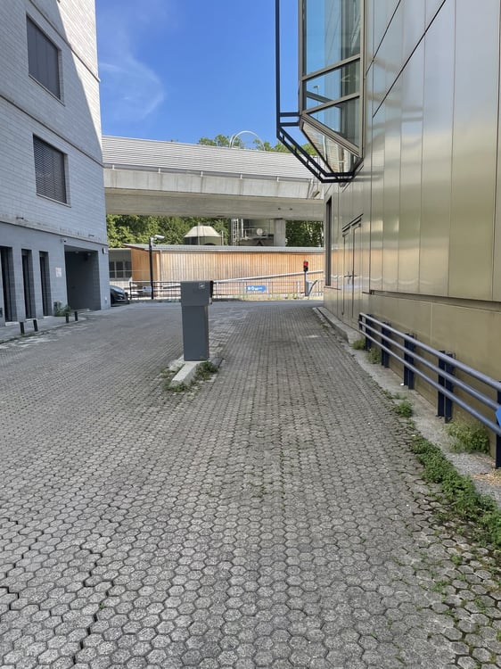 Sichern Sie sich Ihren Garagenstellplatz für Kleinwagen (Smart-Grösse) für nur CHF 140.00 pro Monat! 3