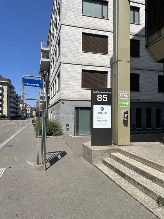 Sichern Sie sich Ihren Garagenstellplatz für Kleinwagen (Smart-Grösse) für nur CHF 140.00 pro Monat! 2