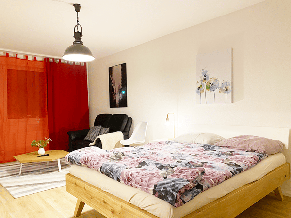 Cozy 2.5-Room Furnished Apartment with City Views in Zürich 2