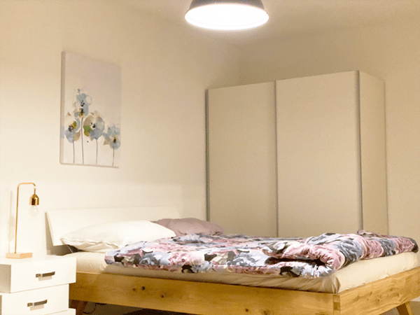 Cozy 2.5-Room Furnished Apartment with City Views in Zürich 3