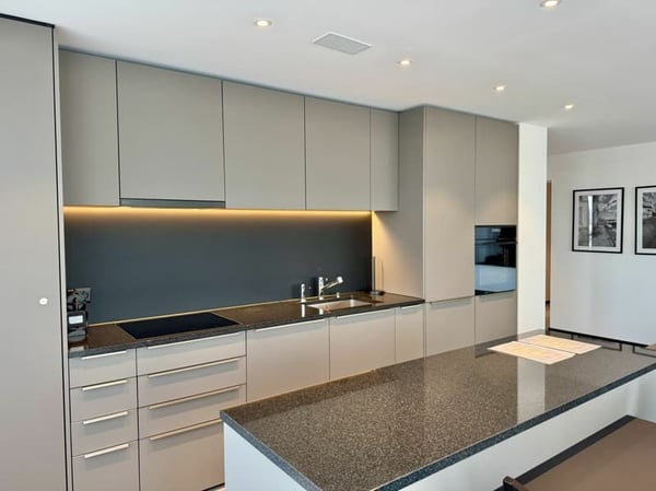 Modern 1.5-room apartment with balcony and panoramic views in Dübendorf 8