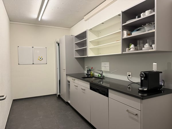 🏢 Modern Coworking Workspace | CHF 699/mo | Chamerstrasse 176 Zug | Available Now 6