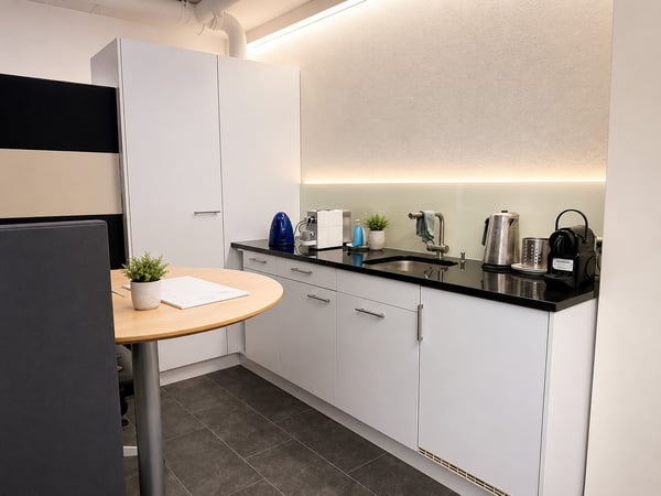 🏢 Modern Coworking Workspace | CHF 699/mo | Chamerstrasse 176 Zug | Available Now 3