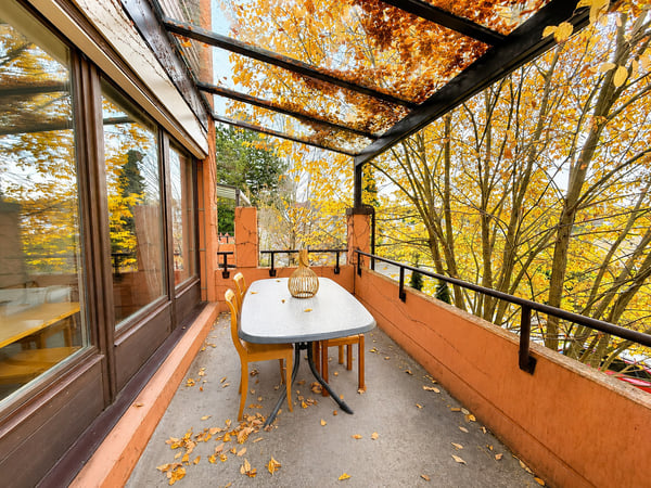 🌿 Bright Modern Studio with Balcony & Garden Access | Minutes from Zürich HB 13