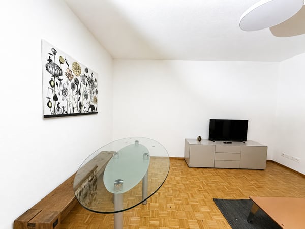 🏡 Premium Fully Furnished 3.5-Room Corporate Apartment with Balcony | Zürich Wiedikon 2