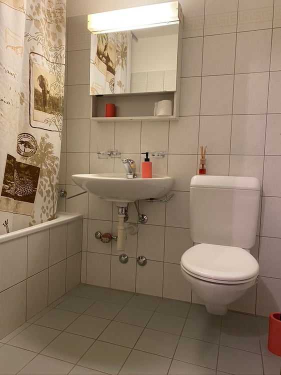 🌟 2.5-Room Spacious & Stylish Apartment with Lift in Prime Zone 10 Location 🌟 9