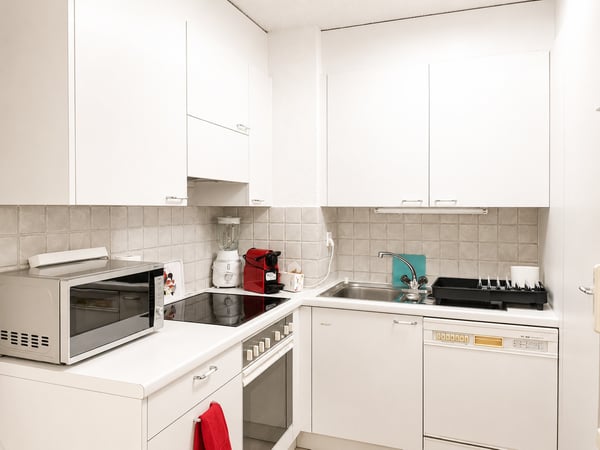 🌟 2.5-Room Spacious & Stylish Apartment with Lift in Prime Zone 10 Location 🌟 8