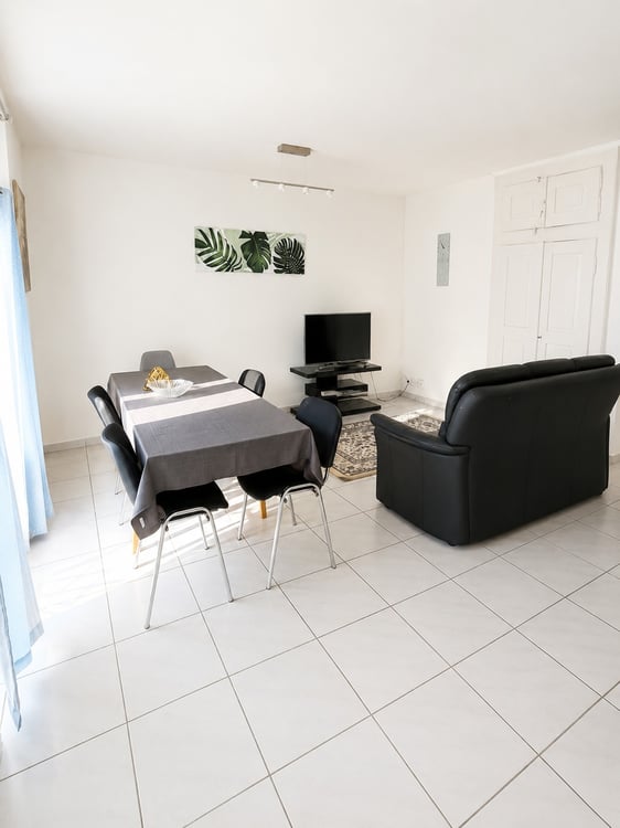 🏡 Modern 3.5-Room Furnished Apartment in Zürich Altstetten (near Zürich-Binz) 2