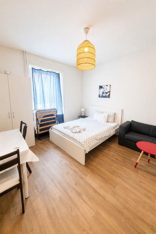 🏡Fully Furnished Studio Apartment Steinstrasse 35 8003 Zurich Ground Floor Right Side-S4 1