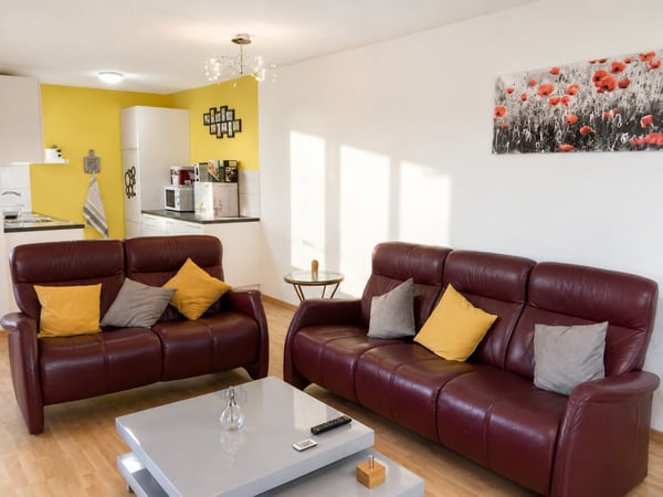 🏡 Charming Furnished 4.5-Room Apartment Seebacherstrasse 64, Zürich Seebach 2nd Floor Left 2