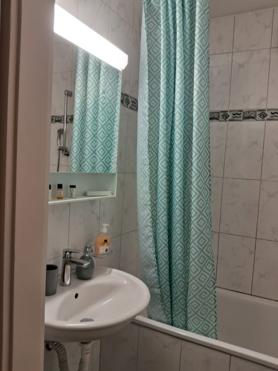 🏡 Fully Furnished 2.5-Room Apartment for Rent – Riehenring 143, 4058 Basel 15