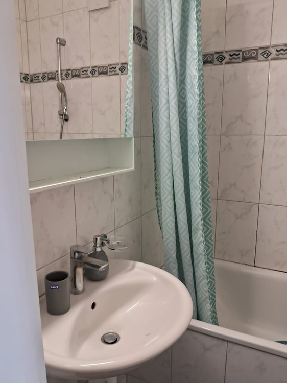 🏡 Fully Furnished 2.5-Room Apartment for Rent – Riehenring 143, 4058 Basel 16