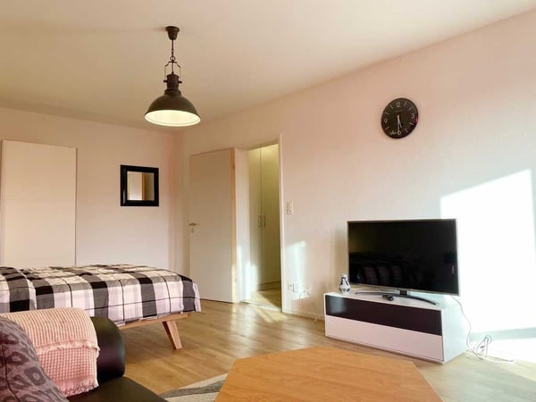 🏡 Fully Furnished 1.5-Room Apartment for Rent – Ueberlandstrasse, 8051 Zürich 2