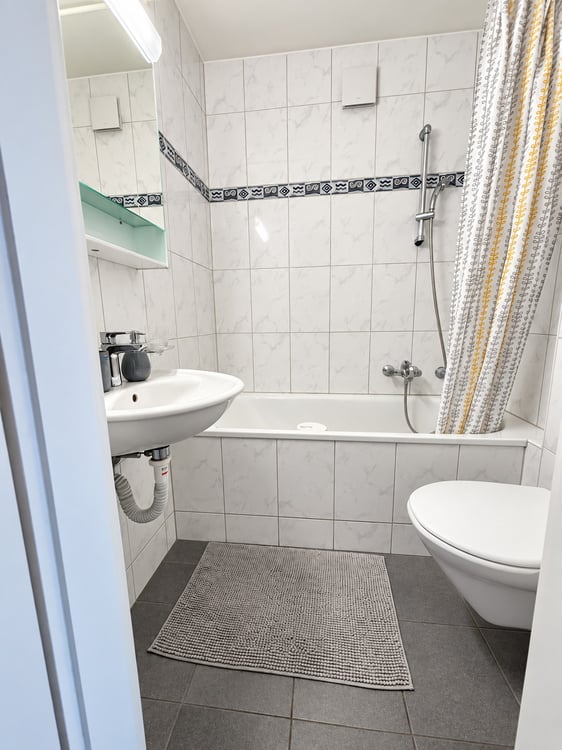 🏡 Fully Furnished 2.5-Room Apartment for Rent – Riehenring 143, 4058 Basel 15