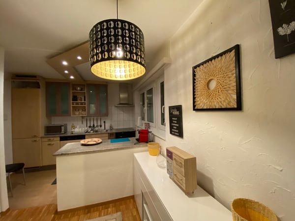 🌇 Fully Furnished 2.5-Room Apartment in Opfikon | Short-Term Rental | Balcony | Private Laundry 9