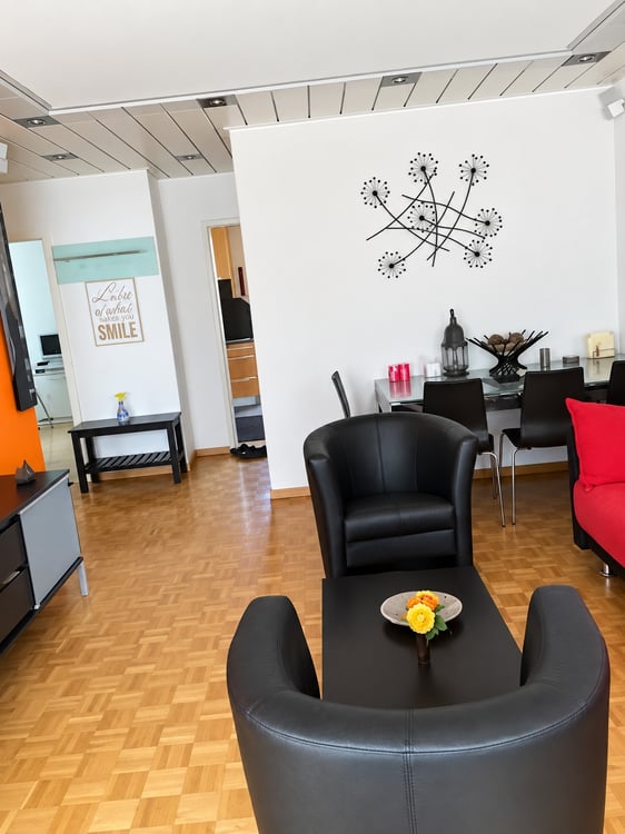 ⭐Charming Furnished 3.5-Room Apartment with Balcony in Opfikon 3