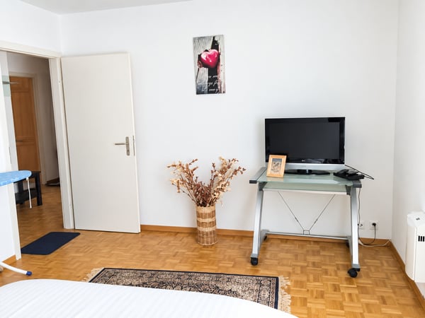 ⭐Charming Furnished 3.5-Room Apartment with Balcony in Opfikon 5