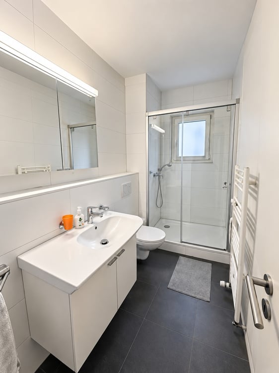 🏡Charming Furnished 2.5-Room Apartment with Balcony in Zürich Oerlikon 10