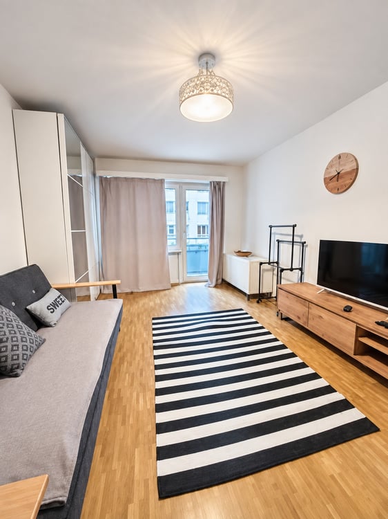 🏡Charming Furnished 2.5-Room Apartment with Balcony in Zürich Oerlikon 4