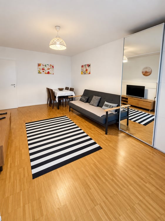 🏡Charming Furnished 2.5-Room Apartment with Balcony in Zürich Oerlikon 2