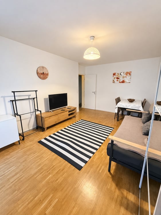 🏡Charming Furnished 2.5-Room Apartment with Balcony in Zürich Oerlikon 3