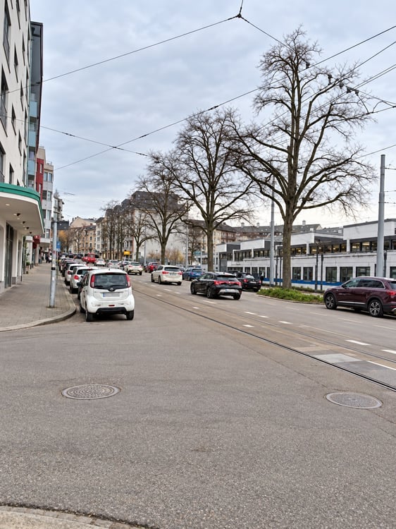 🏡Charming Furnished 3.5-Room Apartment with Balcony in Zürich Oerlikon 14
