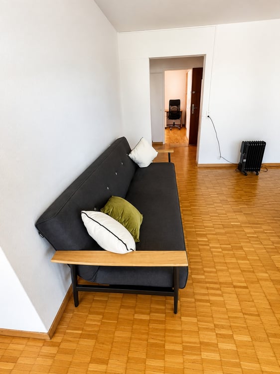 💎Charming Furnished 2.5-Room Apartment with Balcony and Beautiful Views in Adliswil 5
