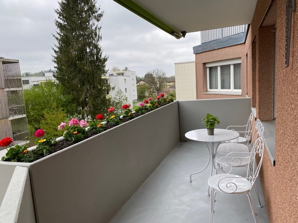 💎 Elegant Furnished 4.5-Room Home with a Beautiful Balcony in Seebach 30