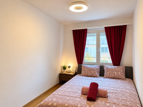 💎 Elegant Furnished 3.5-Room Home with a Beautiful Balcony in Seebach 11