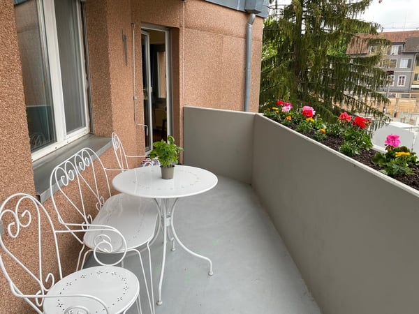 💎 Elegant Furnished 4.5-Room Home with a Beautiful Balcony in Seebach 29