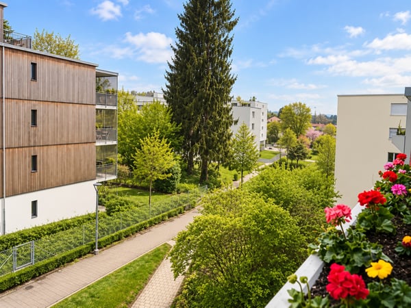 💎 Elegant Furnished 3.5-Room Home with a Beautiful Balcony in Seebach 26