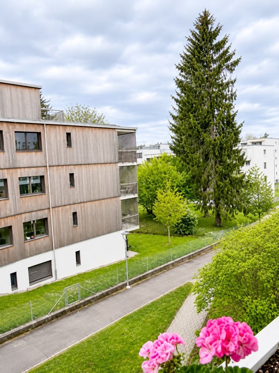 💎 Elegant Furnished 3.5-Room Home with a Beautiful Balcony in Seebach 27
