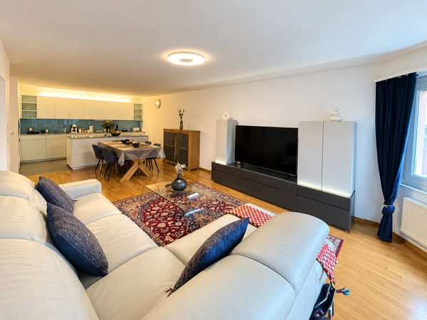 💎 Elegant Furnished 3.5-Room Home with a Beautiful Balcony in Seebach 4