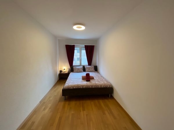 💎 Elegant Furnished 4.5-Room Home with a Beautiful Balcony in Seebach 17